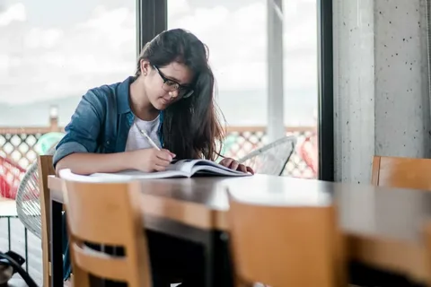 Distractions During Online Learning
